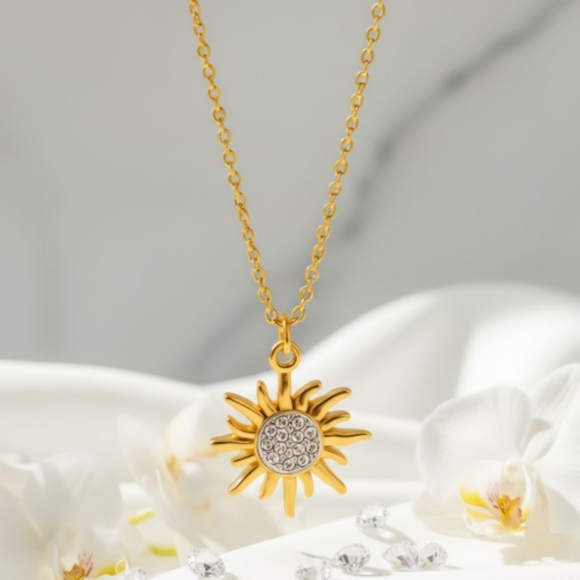 🆕️Dainty Sunburst Pendant 18K Gold Plated Stainless Steel CZ Celestial Necklace - Picture 9 of 12